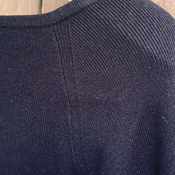 Signature Reitmans Viscous Blend Black Deep Neckline Fitted Pullover Sweater SP - Picture 10 of 12